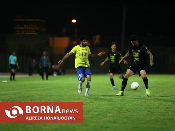 دیدار تیم های فوتبال صنعت نفت - سپاهان