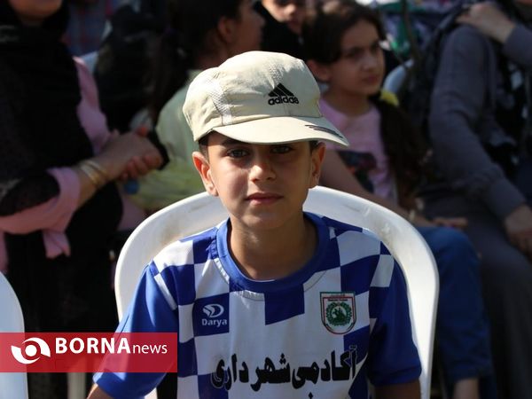 پیاده روی خانوادگی ایرانیان