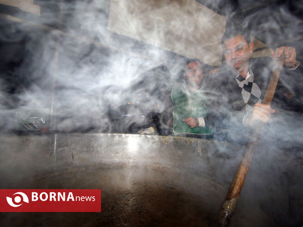 حضورمردم و مسئولان در آیین طبخ و توزیع  80تن آش نذری شیراز