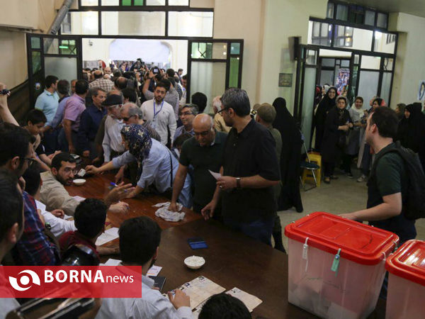 حضور میرسلیم درپای صندوق رای ،مسجد قبا