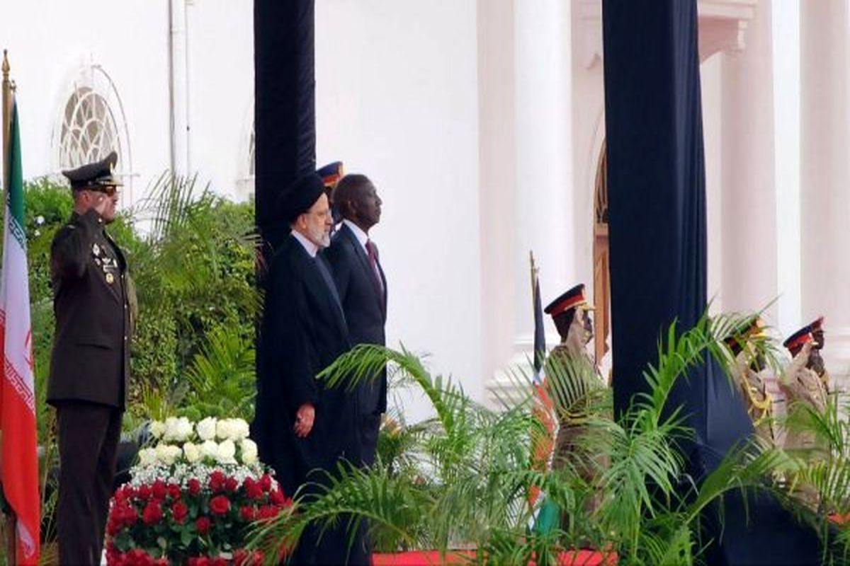استقبال رسمی ویلیام روتو از رئیسی در کاخ ریاست جمهوری کنیا/ شلیک 21 توپ به افتخار رئیس جمهور و هیئت ایرانی