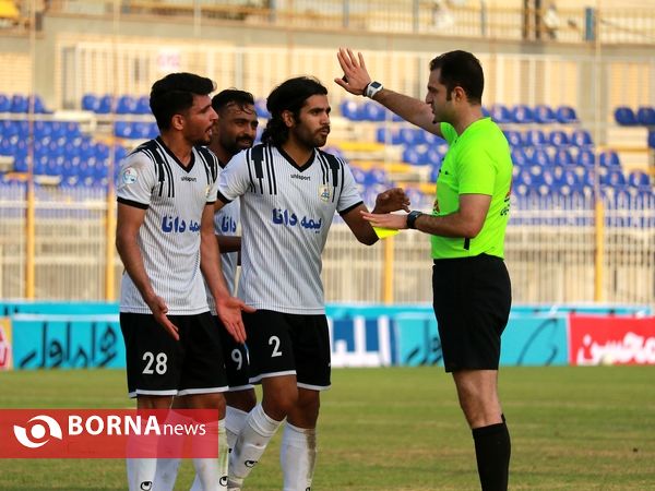 دیدار تیم های نفت مسجدسلیمان - استقلال