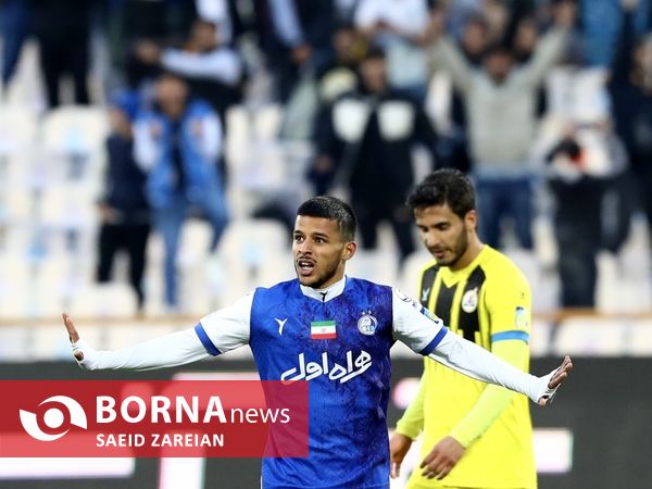 دیدار تیم های استقلال تهران - نفت مسجد سلیمان