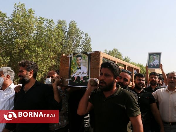 خاکسپاری جانباختگان متروپل در قطعه ورزشکاران بهشت رضای آبادان