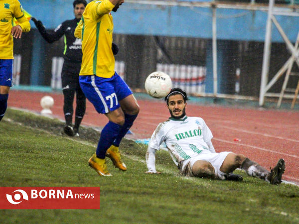 دیدار تیم های فوتبال آلومینیوم اراک - صنعت نفت آبادان