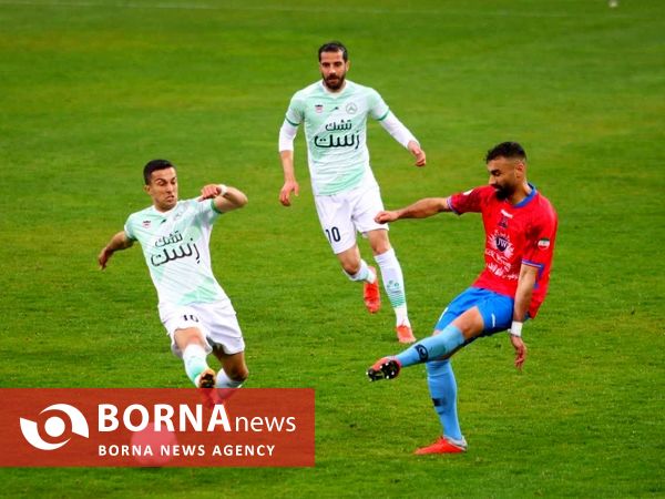 دیدار تیم های فوتبال ذوب آهن - نساجی مازندران