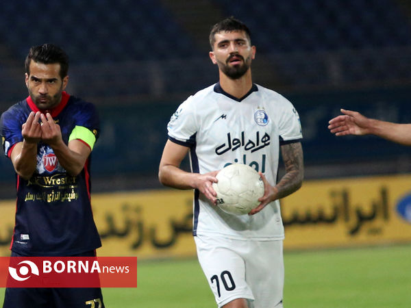 دیدار تیم های نساجی مازندران و استقلال تهران