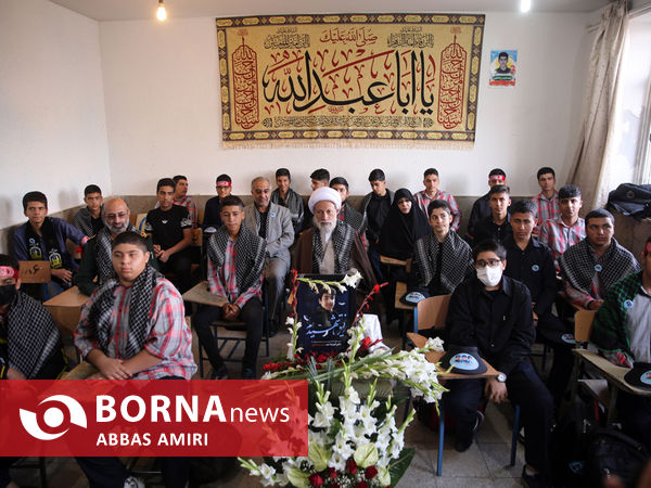 دیدار نماینده ولی فقیه در فارس با همکلاسی های دانش آموز شهید ترور شاهچراغ(ع)