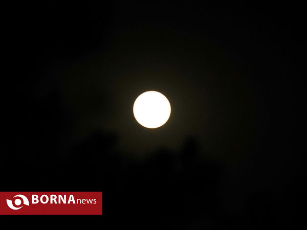 ابرماه توت فرنگی در آسمان تهران