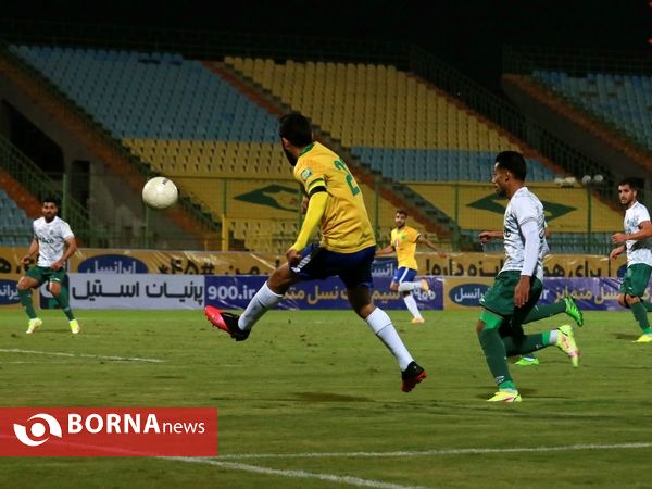 دیدار تیم های فوتبال صنعت نفت - آلومینیوم