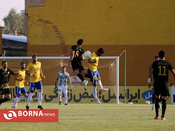 دیدار تیم های فوتبال صنعت نفت - سپاهان