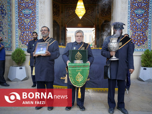 آیین لاله گردانی در حرم مطهر شاهچراغ(ع) به یاد شهدای ترور ۴ آبان