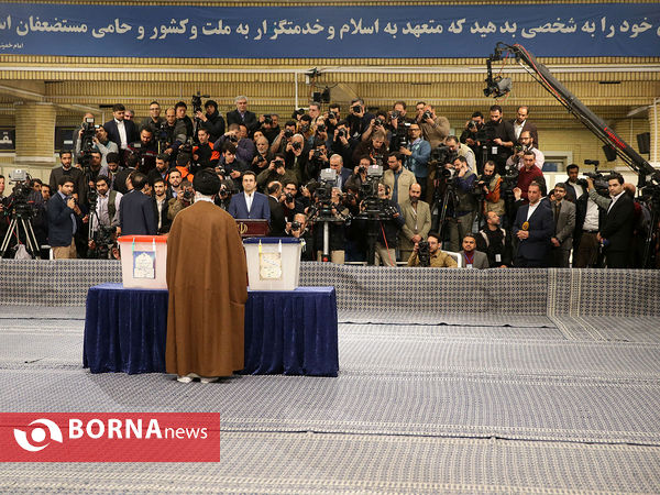 رهبر معظم انقلاب رای خود را به صندوق انداختند