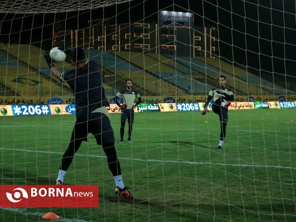 در حاشیه دیدار تیم های فوتبال صنعت نفت - پرسپولیس