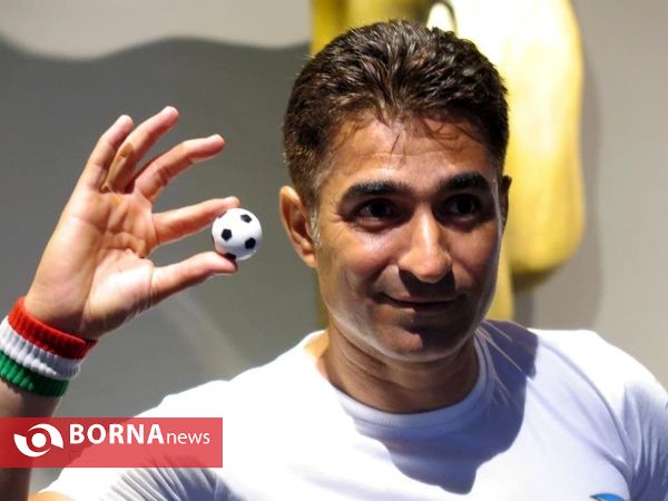 حرکت نمایشی رکوردار روپایی در حمایت از تیم ملی