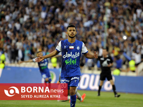 دیدار تیم های فوتبال استقلال 7 تراکتور 1