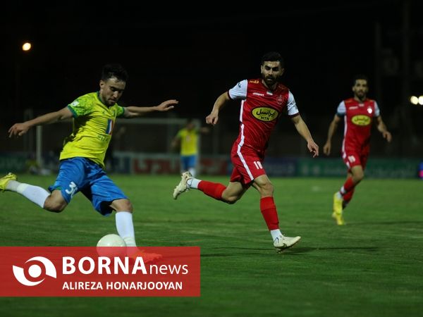 دیدار تیم های فوتبال صنعت نفت - پرسپولیس