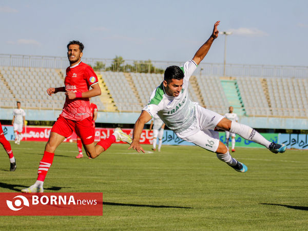 دیدار تیم های فوتبال آلومینیوم اراک-تراکتور سازی تبریز