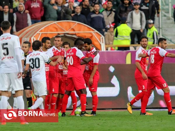 دیدار تیم های فوتبال پرسپولیس - ذوب آهن