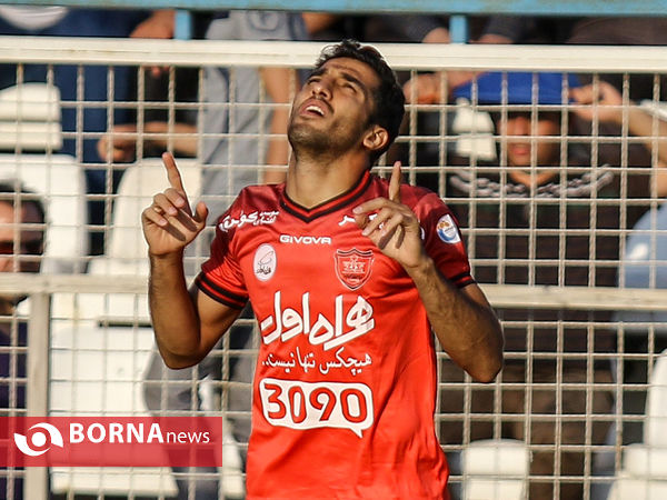 دیدار تیم‌های فوتبال گسترش فولاد و پرسپولیس