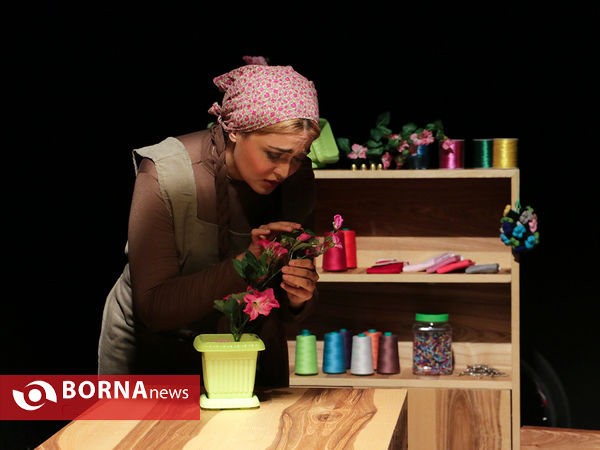 نمایش «اطلسی های لگدمال شده»