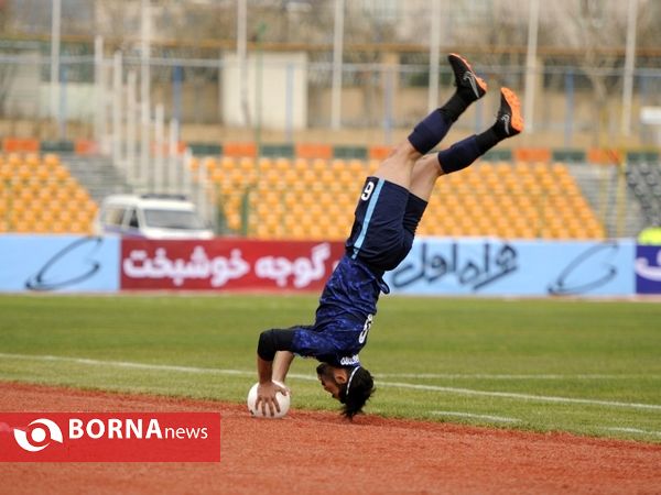 دیدار تیم های فوتبال پیکان _ ماشین سازی تبریز