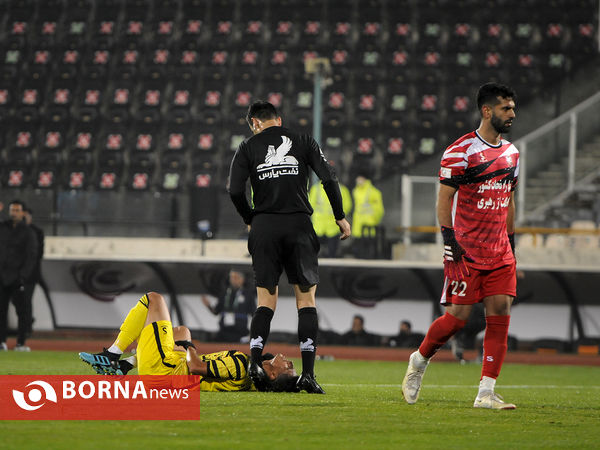 دیدار تیم های فوتبال  استقلال - نود ارومیه