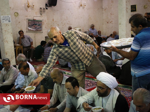 ضیافت افطار در مسجد جامع نیاوران