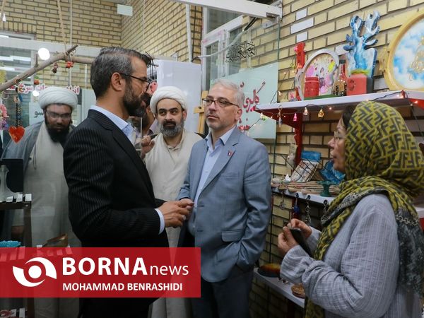بازدید مدیرعامل سازمان منطقه آزاد اروند از بازارچه صنایع دستی آبادان