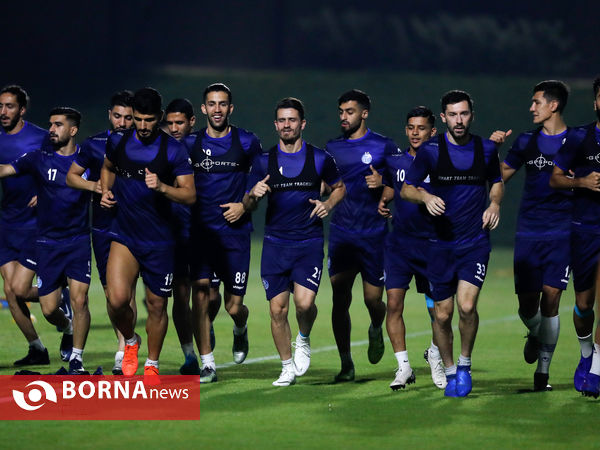 تمرین تیم فوتبال استقلال تهران در دانشگاه قطر