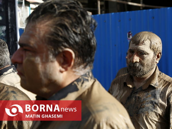 آیین گل مالی در حسینیه لرستانی های تهران