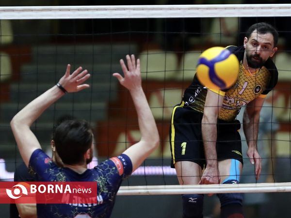 نیمه نهایی لیگ والیبال  ( فولاد سیرجان - سپاهان اصفهان )