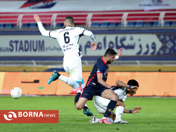 دیدار تیم های نساجی مازندران و استقلال تهران