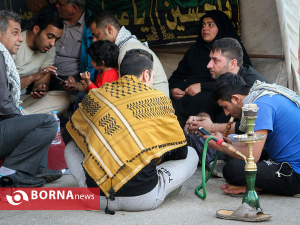 پیاده روی زائران به سمت نجف اشرف حرم امام علی(ع)