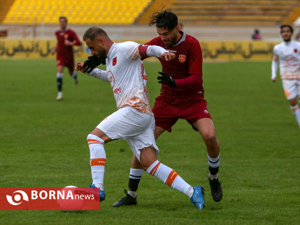 دیدار تیم های پدیده مشهد و مس رفسنجان