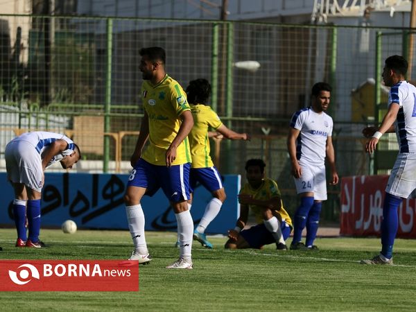 دیدار تیم های فوتبال صنعت نفت آبادان - داماش پارسه تهران