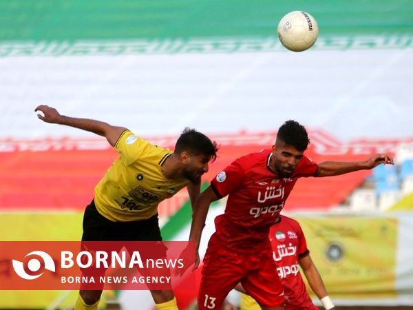 دیدار تیمهای سپاهان اصفهان _ تراکتور تبریز