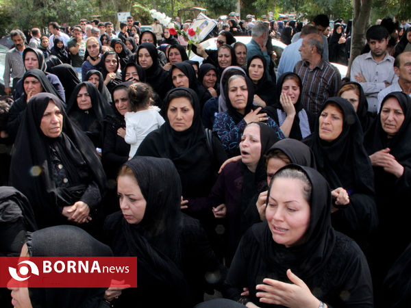 تشییع پیکر امین انصاری از سربازان کشته شده در حادثه واژگونی اتوبوس در شیراز