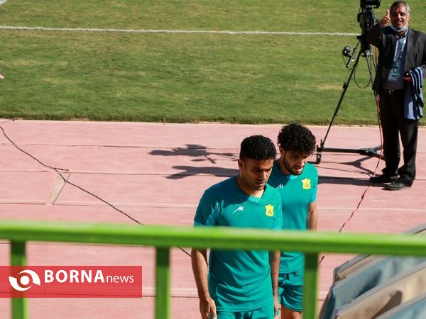 در حاشیه دیدار تیم های فوتبال صنعت نفت - نساجی