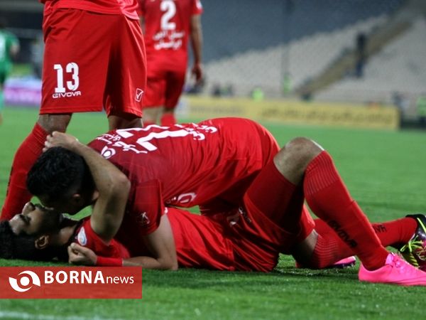 دیدار تیم های فوتبال پرسپولیس- صنعت نفت آبادان