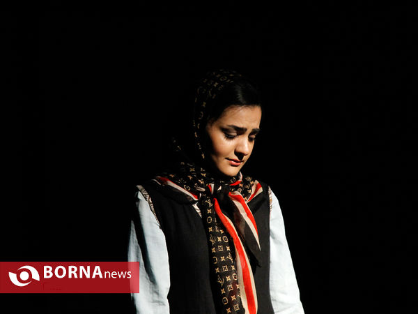 نمایش " سقوط معکوس "