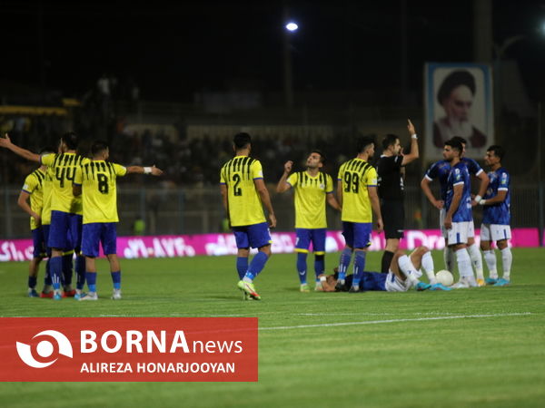 دیدار تیم های فوتبال نفت مسجدسلیمان - استقلال (2)