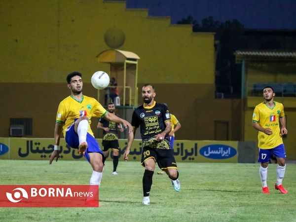 دیدار تیم های فوتبال صنعت نفت - سپاهان