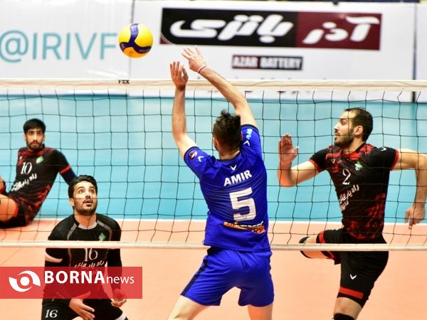 دیدار تیم های والیبال آذرباتری ارومیه و راه یاب ملل مریوان