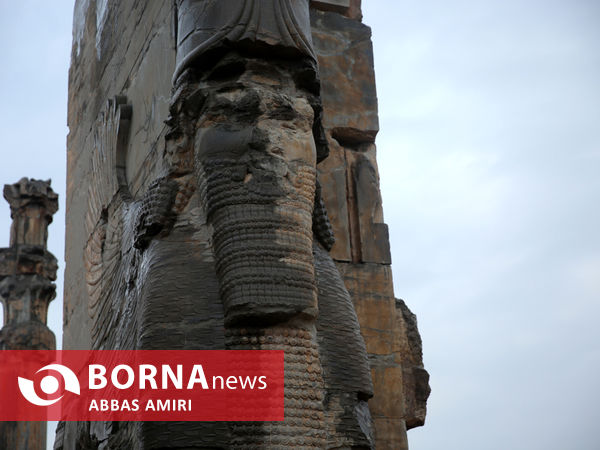 بازدید رئیس مرکز مطالعات استراتژیک ریاست جمهوری تاجیکستان از تخت جمشید