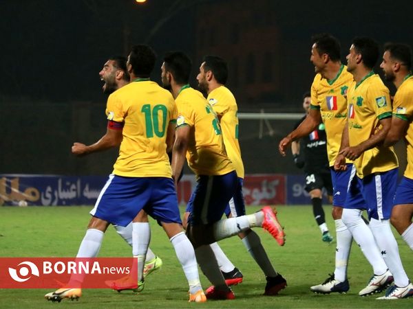 دیدار تیم های فوتبال صنعت نفت - پدیده