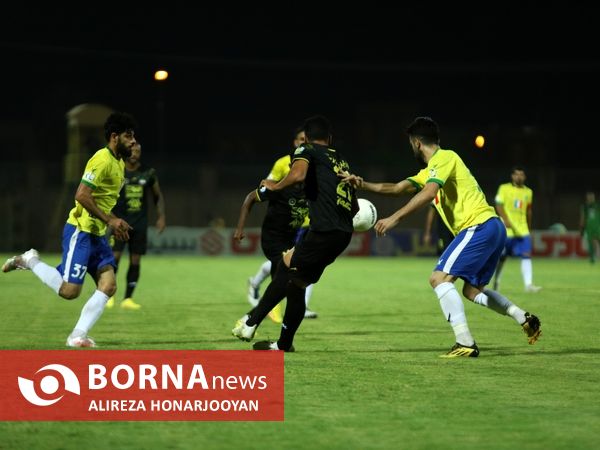 دیدار تیم های فوتبال صنعت نفت - سپاهان