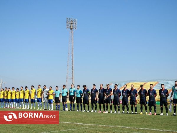 در حاشیه دیدار تیم های فوتبال صنعت نفت - نساجی