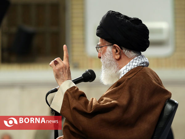 دیدار دانش آموزان و دانشجویان با مقام معظم رهبری