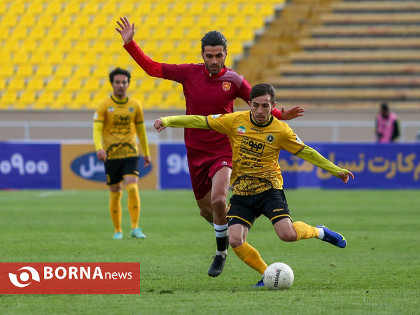دیدار تیم‌های پدیده  مشهد و سپاهان اصفهان